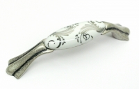Ручка-скоба  Giusti 96 мм, старое серебро глянец, бел. фарфор, серебр. вензель